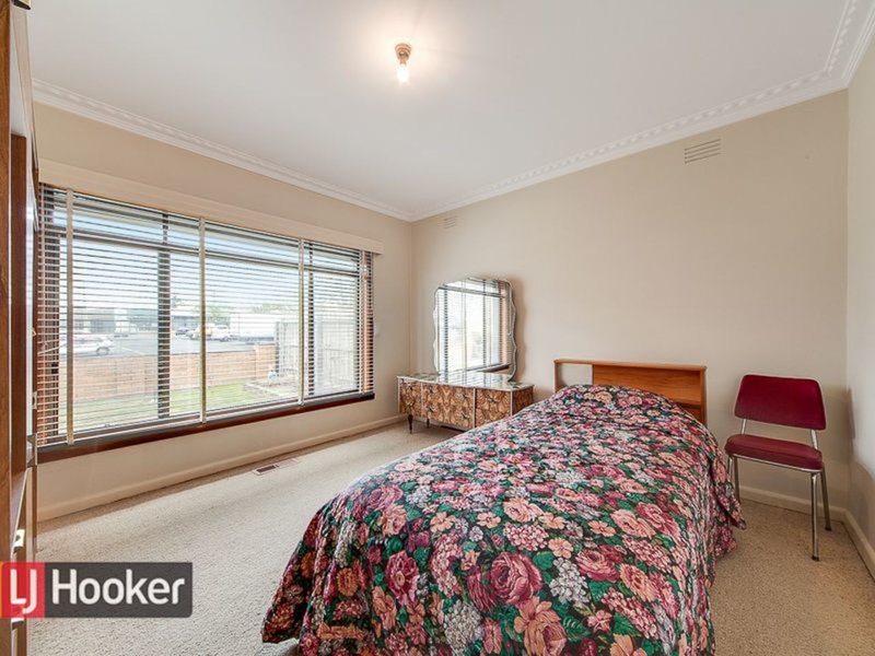 Photo - 84 Gove St , Springvale VIC 3171 - Image 2