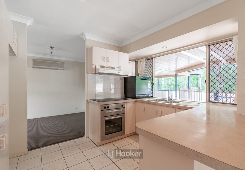 Photo - 84 Haldham Crescent, Regents Park QLD 4118 - Image 13