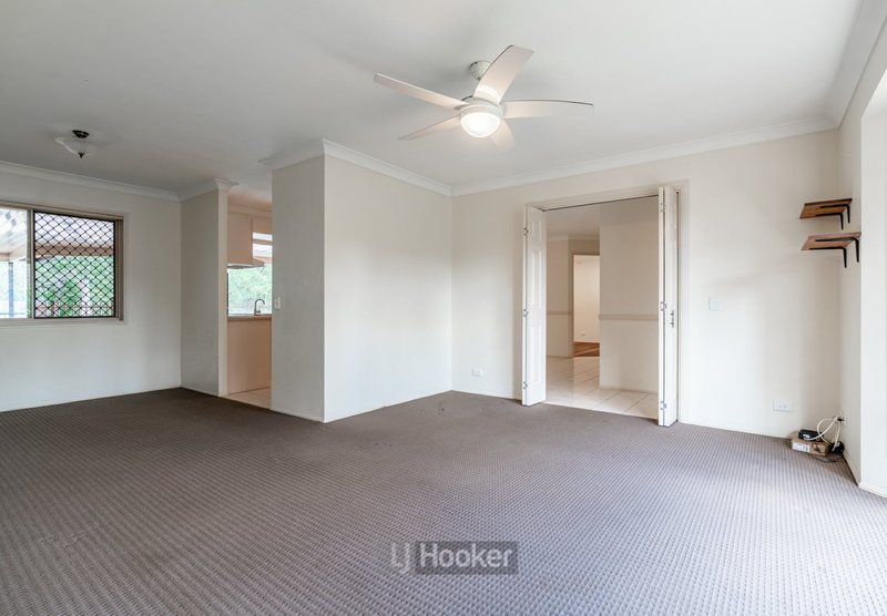 Photo - 84 Haldham Crescent, Regents Park QLD 4118 - Image 18