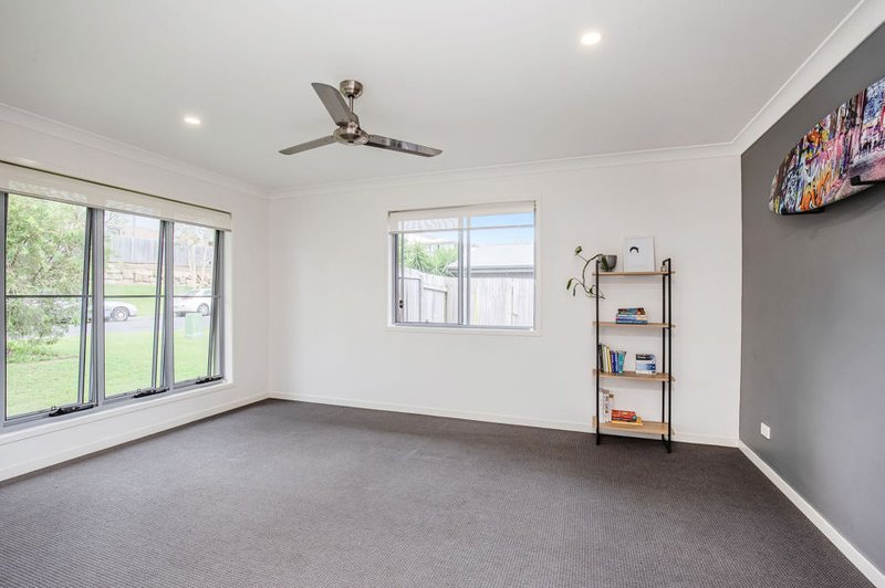 Photo - 84 Hanover Drive, Pimpama QLD 4209 - Image 2