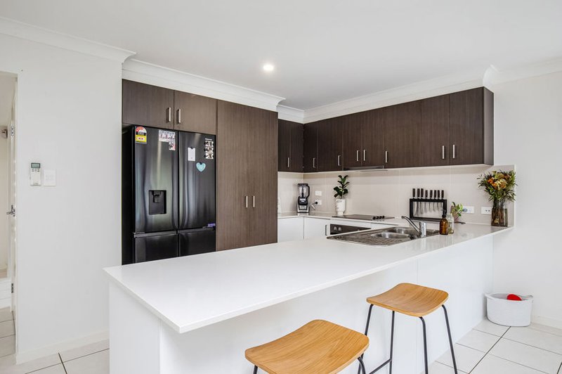 Photo - 84 Hanover Drive, Pimpama QLD 4209 - Image 3