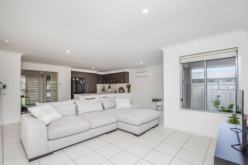 Photo - 84 Hanover Drive, Pimpama QLD 4209 - Image 5