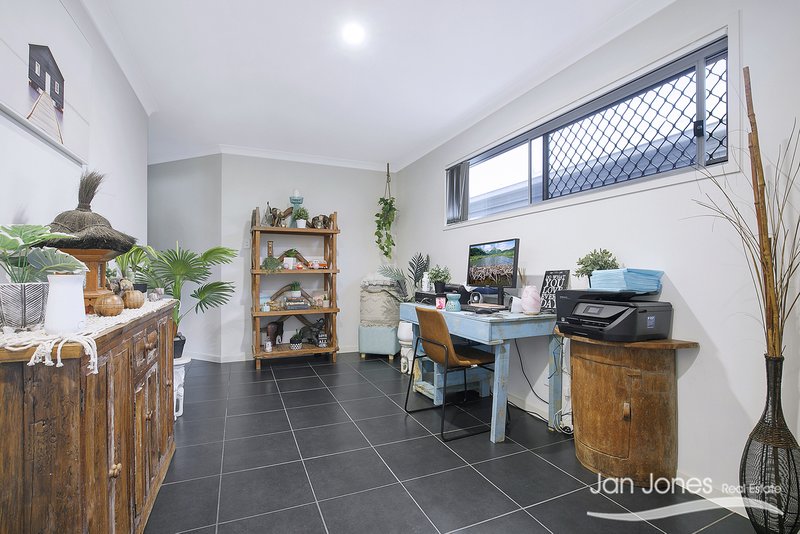 Photo - 84 Jones St , Rothwell QLD 4022 - Image 2