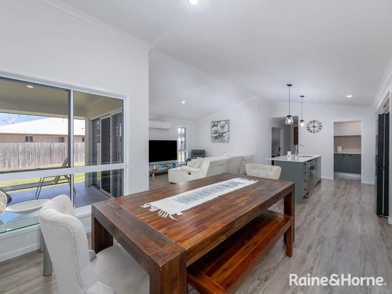 Photo - 84 Malvern Drive, Moore Park Beach QLD 4670 - Image 5