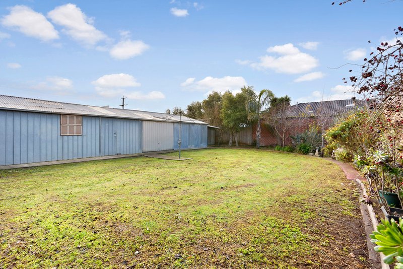 Photo - 84 Mount View Road, Lalor VIC 3075 - Image 10