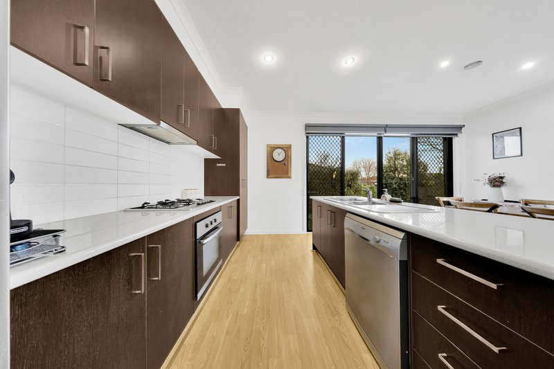 Photo - 84 Newbury Boulevard, Craigieburn VIC 3064 - Image 3
