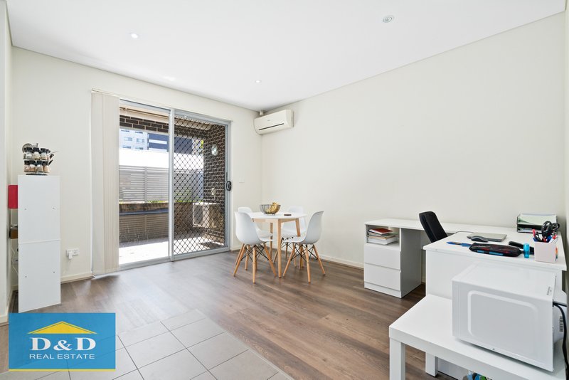 Photo - 8/4 Peace Lane, Parramatta NSW 2150 - Image 4