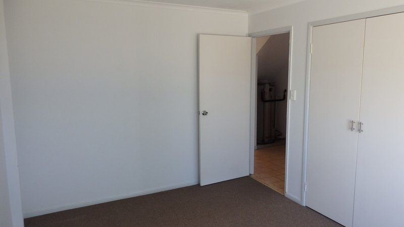 Photo - 8/4 Pilot Street, Urangan QLD 4655 - Image 7