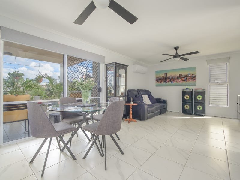 8/4 Pittsbay Crescent, Boyne Island QLD 4680