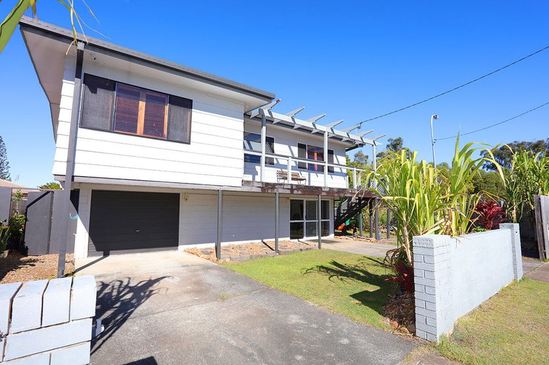 Photo - 84 Poinsettia Avenue, Runaway Bay QLD 4216 - Image 3