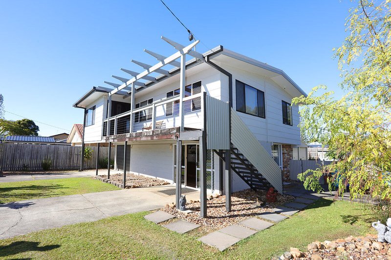 Photo - 84 Poinsettia Avenue, Runaway Bay QLD 4216 - Image 4