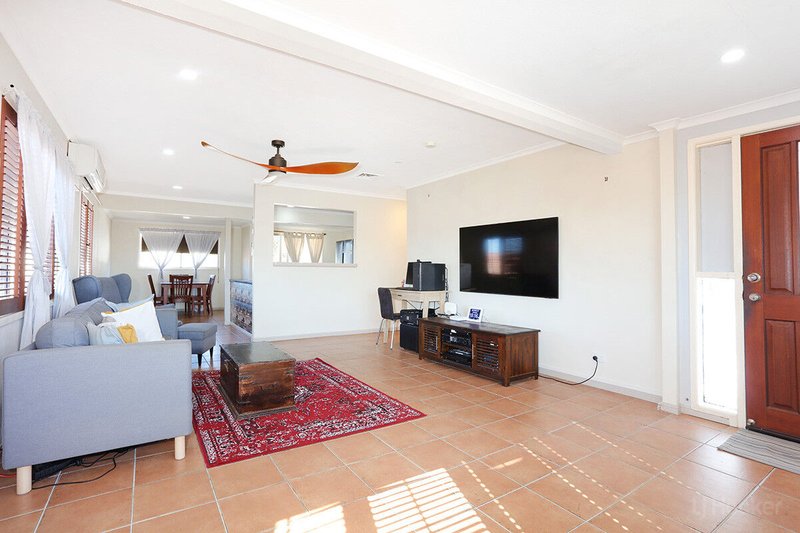 Photo - 84 Poinsettia Avenue, Runaway Bay QLD 4216 - Image 13