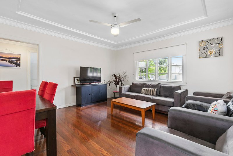 Photo - 84 Prospect Street, Wynnum QLD 4178 - Image 3