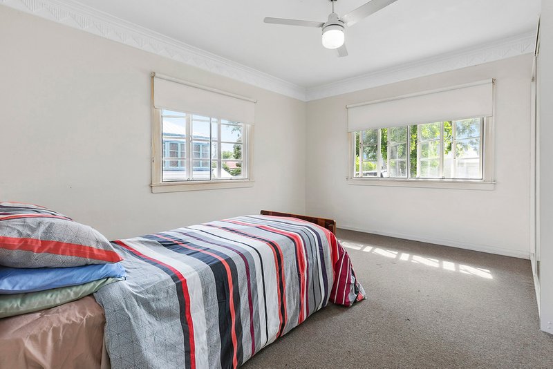 Photo - 84 Prospect Street, Wynnum QLD 4178 - Image 4