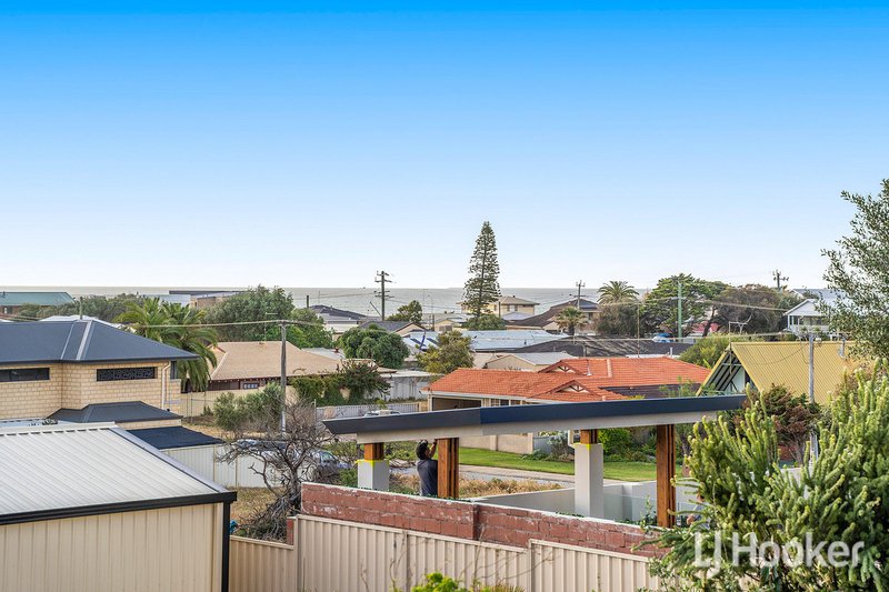 Photo - 84 Ronsard Drive, San Remo WA 6210 - Image 10