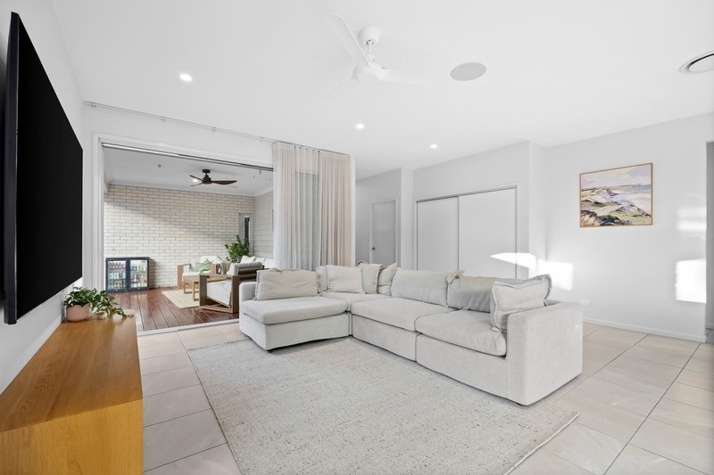 Photo - 84 Steiner Crescent, Baringa QLD 4551 - Image 6