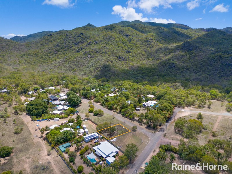 Photo - 84 Swensen Street, Horseshoe Bay QLD 4819 - Image 2