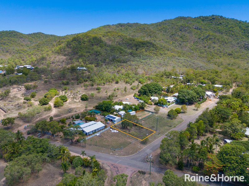 Photo - 84 Swensen Street, Horseshoe Bay QLD 4819 - Image 3