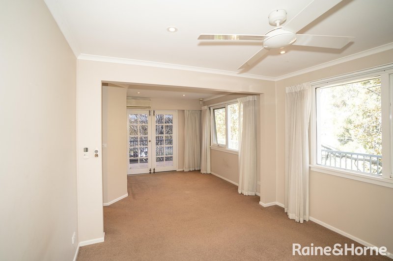 Photo - 84 Warrawong Street, Kooringal NSW 2650 - Image 5