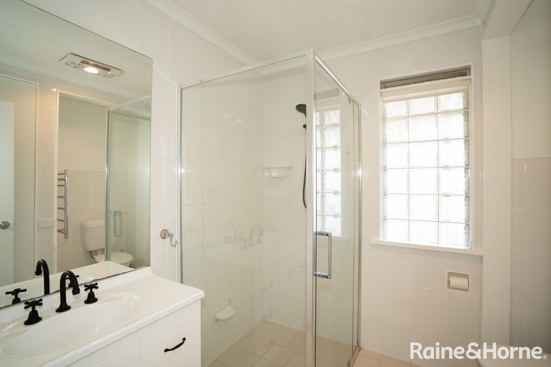 Photo - 84 Warrawong Street, Kooringal NSW 2650 - Image 7