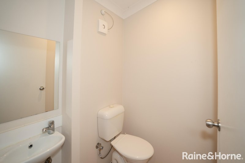 Photo - 84 Warrawong Street, Kooringal NSW 2650 - Image 11