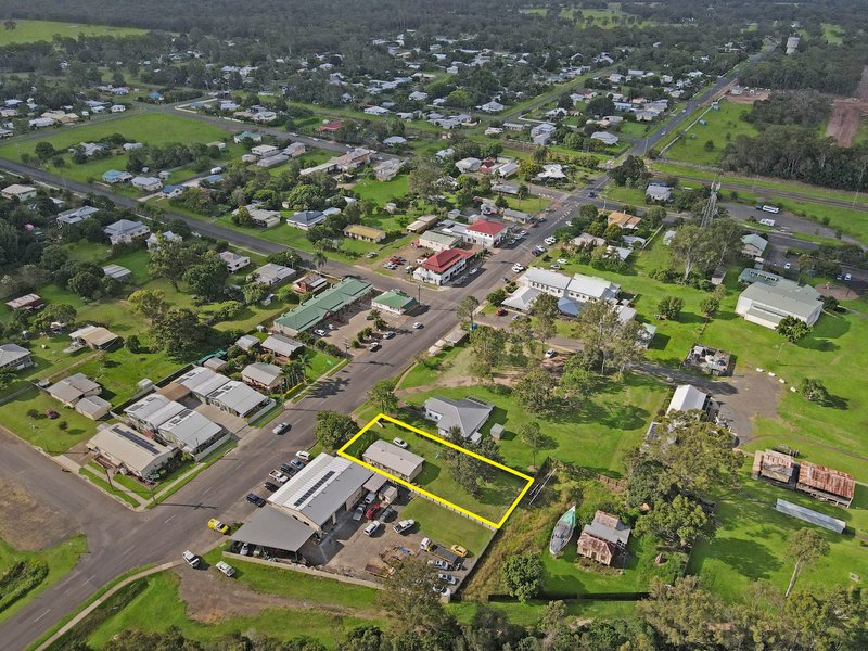 Photo - 84 William Street, Howard QLD 4659 - Image 2