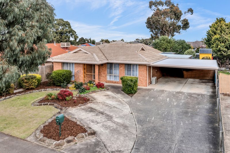 Photo - 84 Yarcombe Crescent, Craigieburn VIC 3064 - Image 3