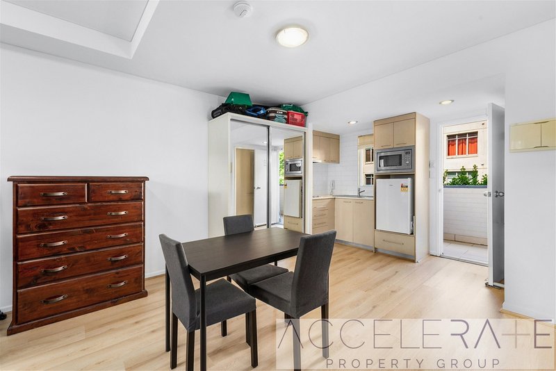 Photo - 8/41 Fortescue Street, Spring Hill QLD 4000 - Image 3