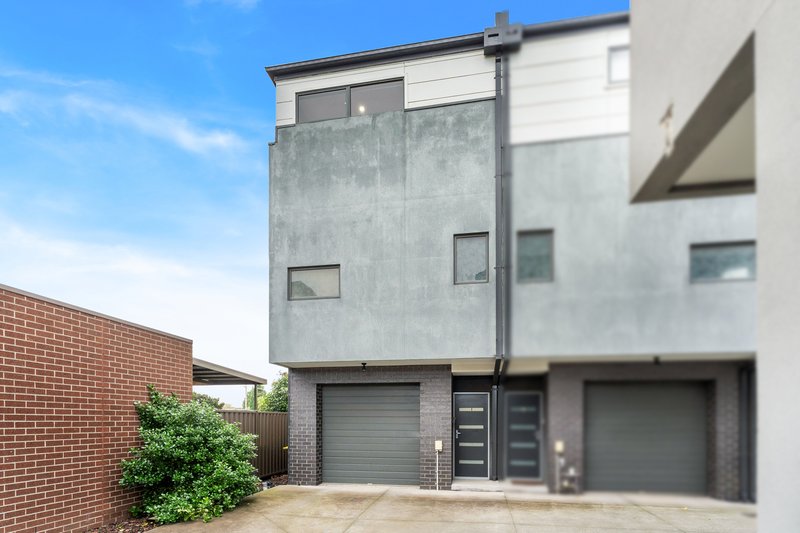 Photo - 8/41 Furlong Street, Craigieburn VIC 3064 - Image 2