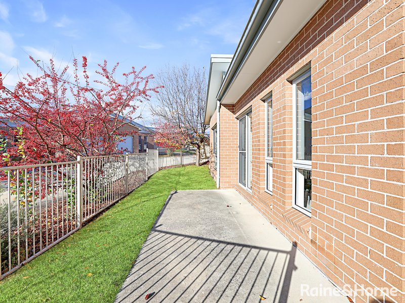Photo - 8/42 Wentworth Drive, Kelso NSW 2795 - Image 16