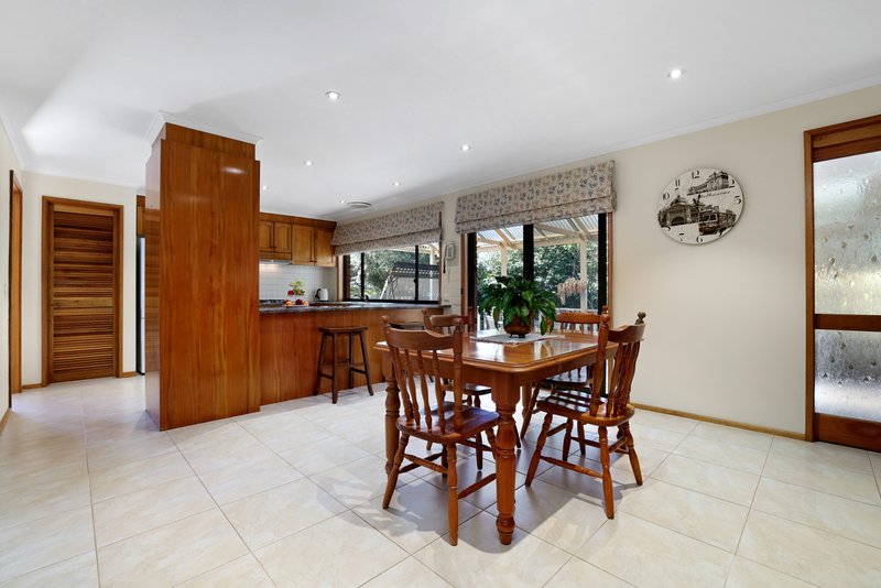 Photo - 843 Waverley Road, Glen Waverley VIC 3150 - Image 2