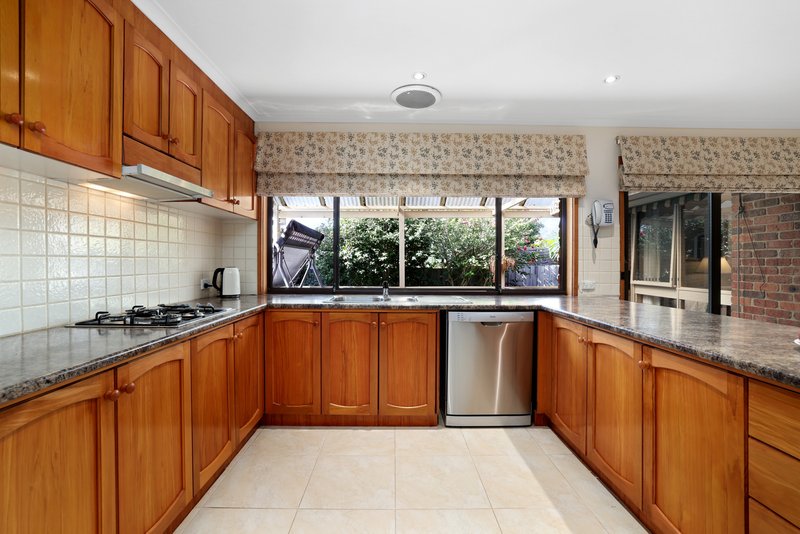 Photo - 843 Waverley Road, Glen Waverley VIC 3150 - Image 3