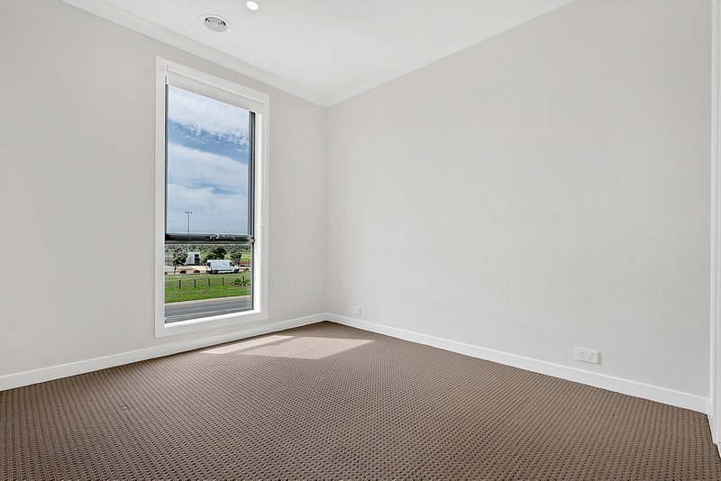 Photo - 846 Aitken Boulevard, Craigieburn VIC 3064 - Image 12