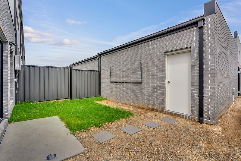 Photo - 846 Aitken Boulevard, Craigieburn VIC 3064 - Image 16