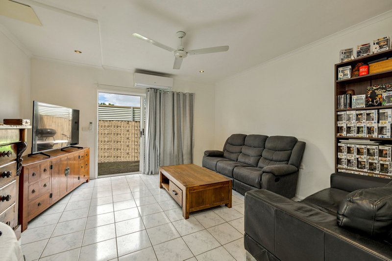 Photo - 8/462 Mccoombe Street, Mooroobool QLD 4870 - Image 1