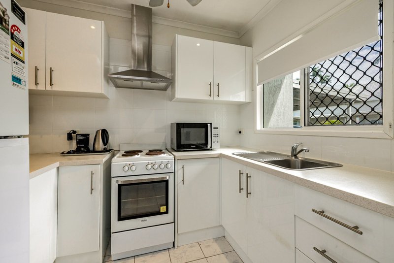 Photo - 8/462 Mccoombe Street, Mooroobool QLD 4870 - Image 2