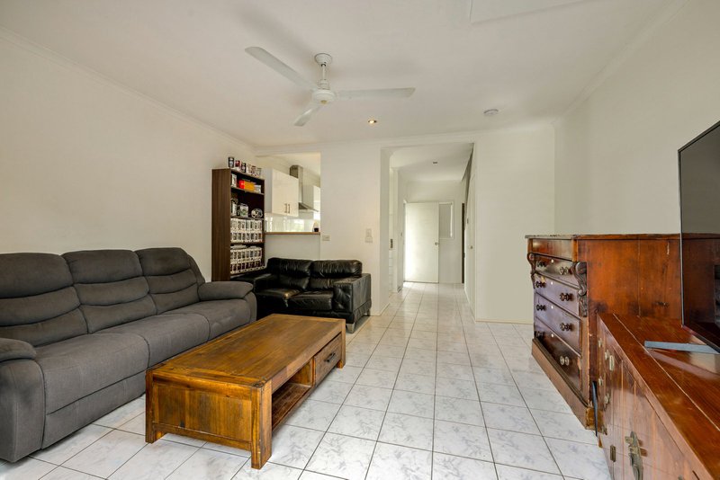 Photo - 8/462 Mccoombe Street, Mooroobool QLD 4870 - Image 3