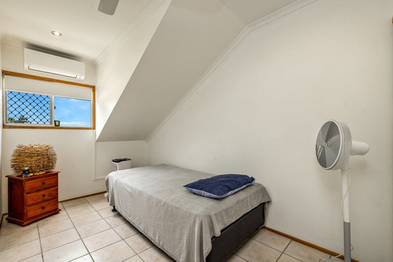 Photo - 8/462 Mccoombe Street, Mooroobool QLD 4870 - Image 4