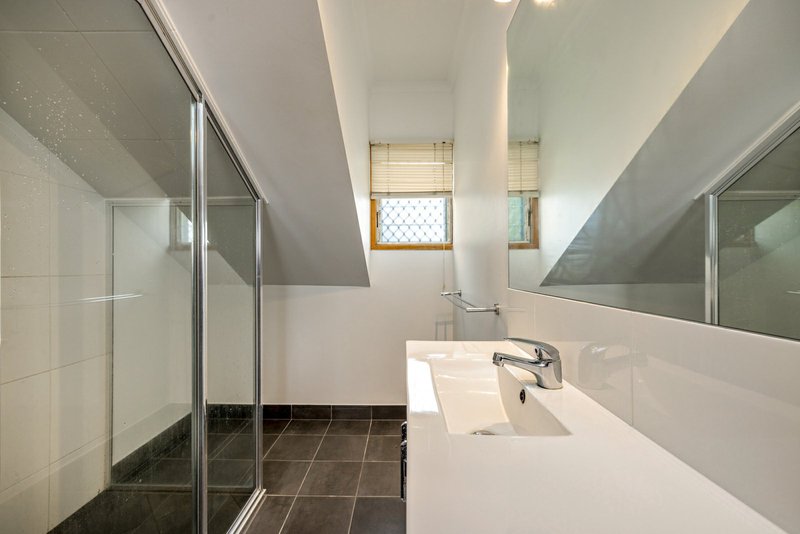 Photo - 8/462 Mccoombe Street, Mooroobool QLD 4870 - Image 6