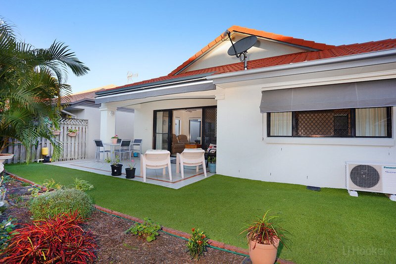 Photo - 84/76 Bayview Street, Runaway Bay QLD 4216 - Image 4