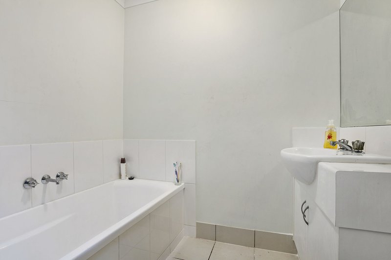 Photo - 8/48-54 Fleet Drive, Kippa-Ring QLD 4021 - Image 6