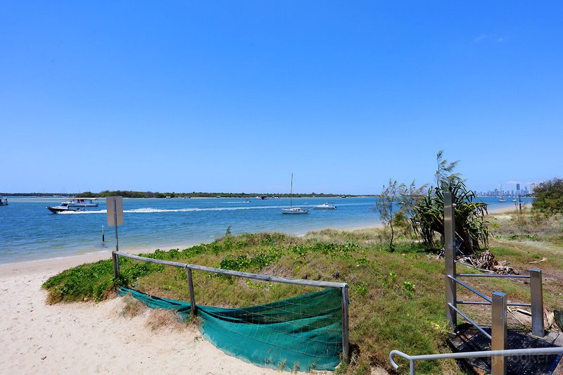 Photo - 8/484-488 Marine Parade, Biggera Waters QLD 4216 - Image 22