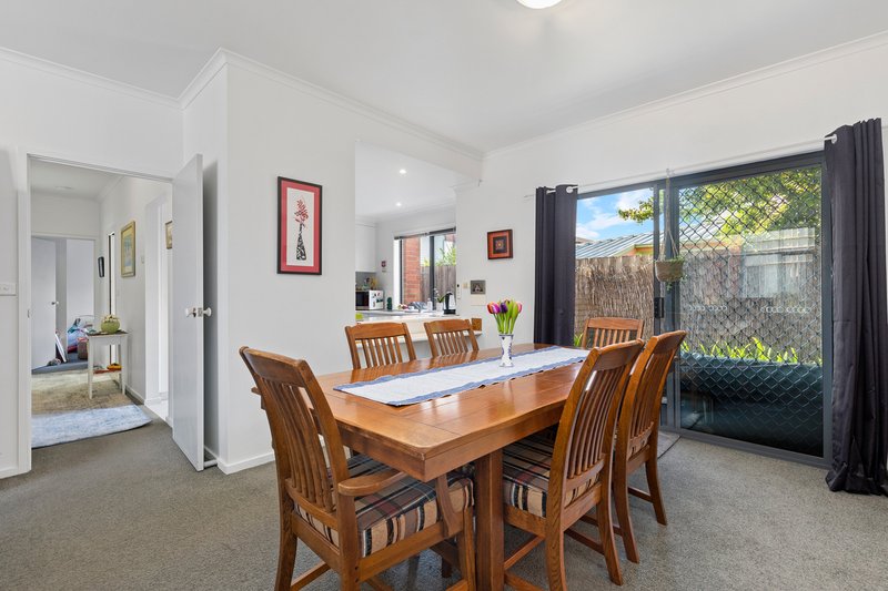 Photo - 8/5-7 Hall Street, Cheltenham VIC 3192 - Image 5