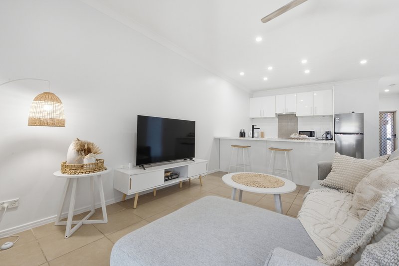 Photo - 8/5-7 Oyster Court, Trinity Beach QLD 4879 - Image 1