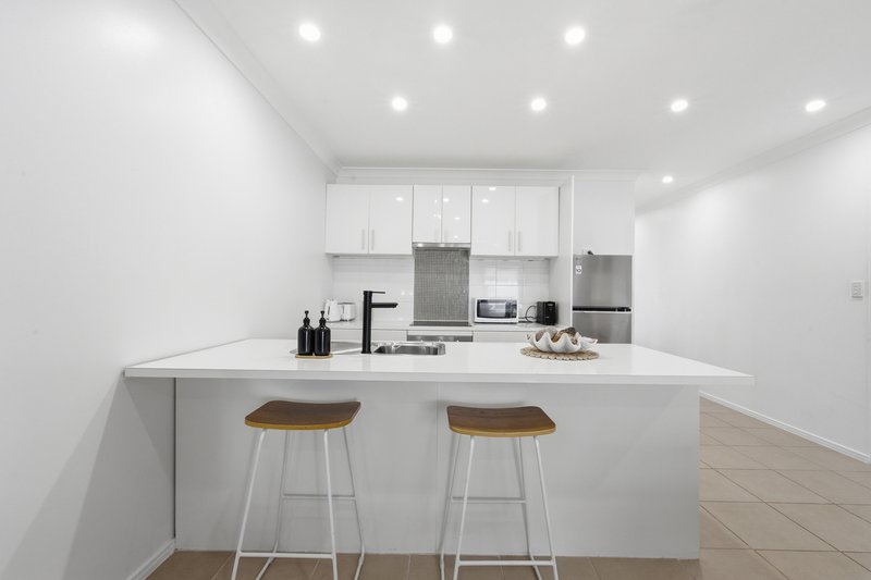 Photo - 8/5-7 Oyster Court, Trinity Beach QLD 4879 - Image 3