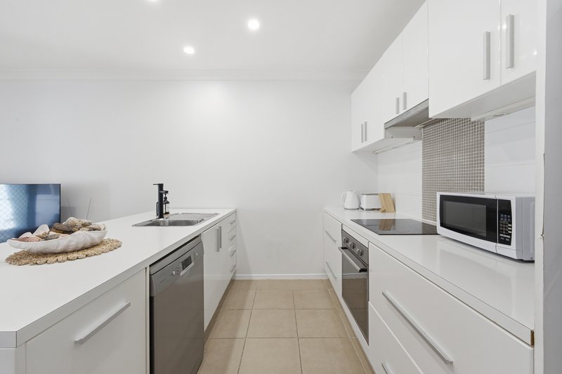 Photo - 8/5-7 Oyster Court, Trinity Beach QLD 4879 - Image 4
