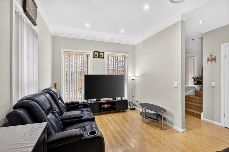 Photo - 8/5-7 Saywell Road, Macquarie Fields NSW 2564 - Image 3