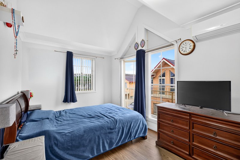Photo - 8/5-7 Saywell Road, Macquarie Fields NSW 2564 - Image 8