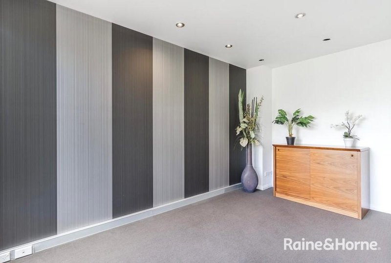 Photo - 85 Anthony Rolfe Avenue, Gungahlin ACT 2912 - Image 3