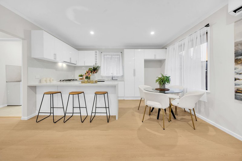 Photo - 85 Armata Crescent, Frankston North VIC 3200 - Image 3
